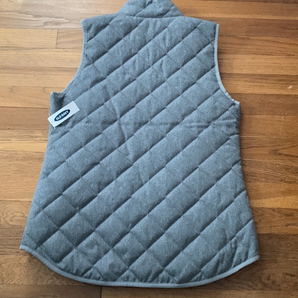 ❄️Old Navy gray quilted vest. Size S. NWT. - Picture 4 of 9